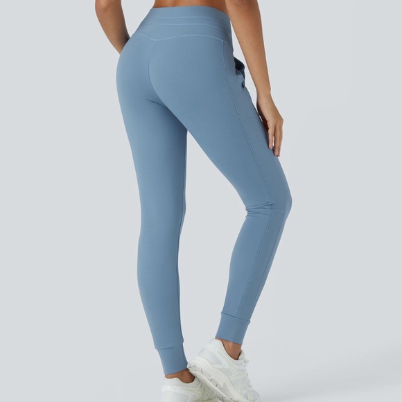 Halara Joggers - Picture 5 of 7